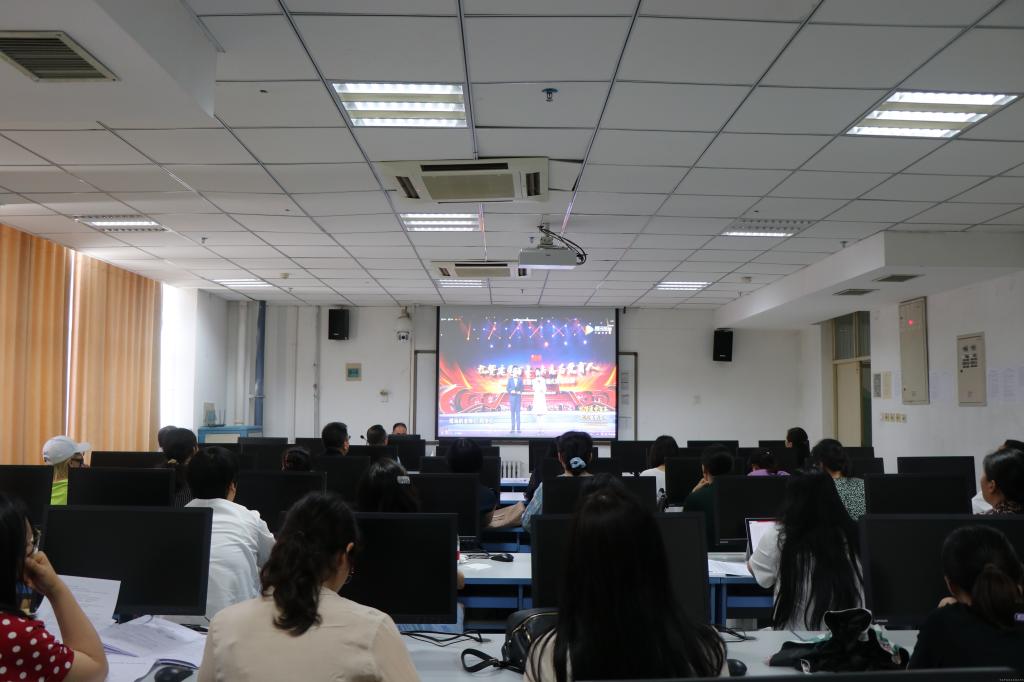 91风流
组织教师集体观看“河南省师德主题诗歌朗诵比赛总决赛”视频